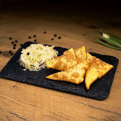 Vinum Hotels Kartoffelblattln mit Sauerkraut